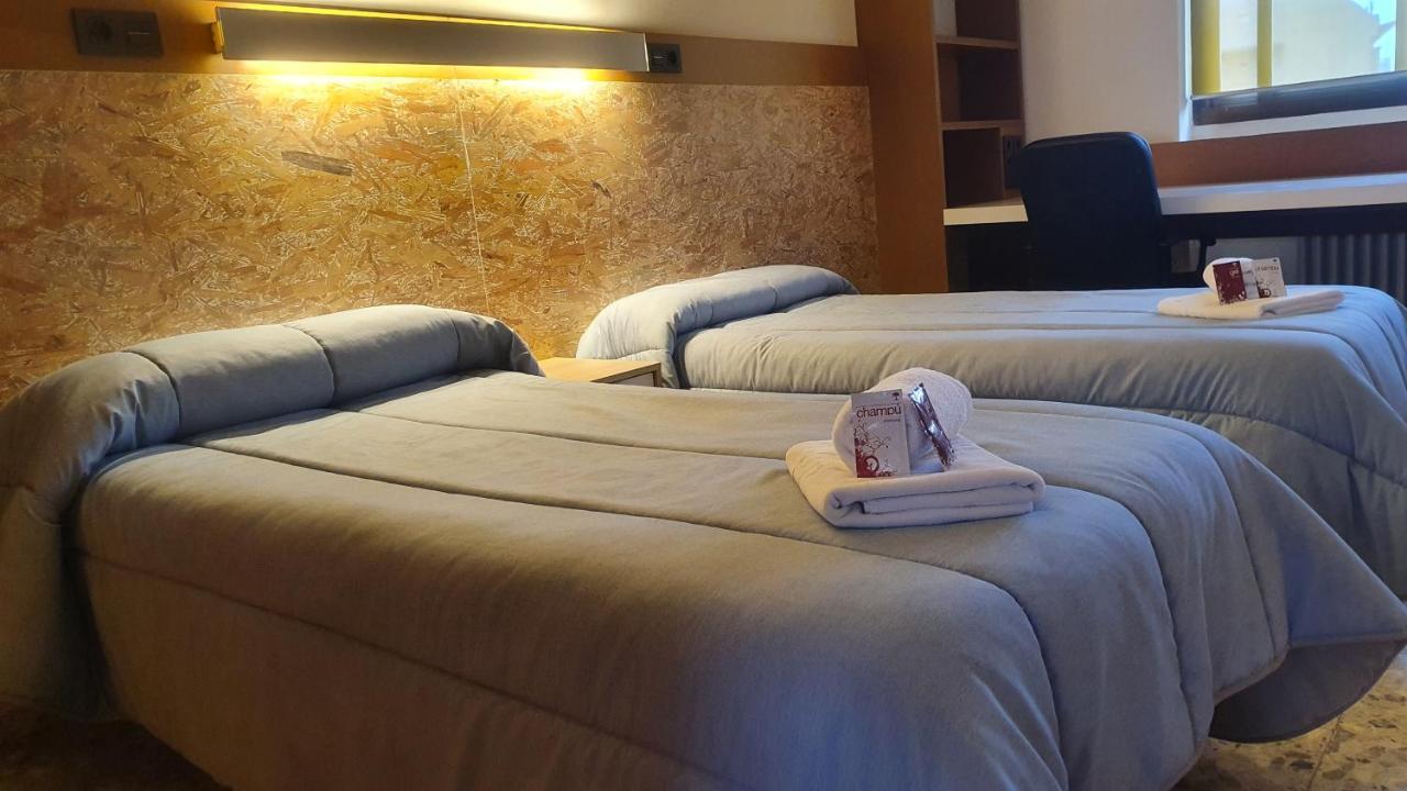 Albergue Peregrinos San Francisco De Asis Леон Екстериор снимка