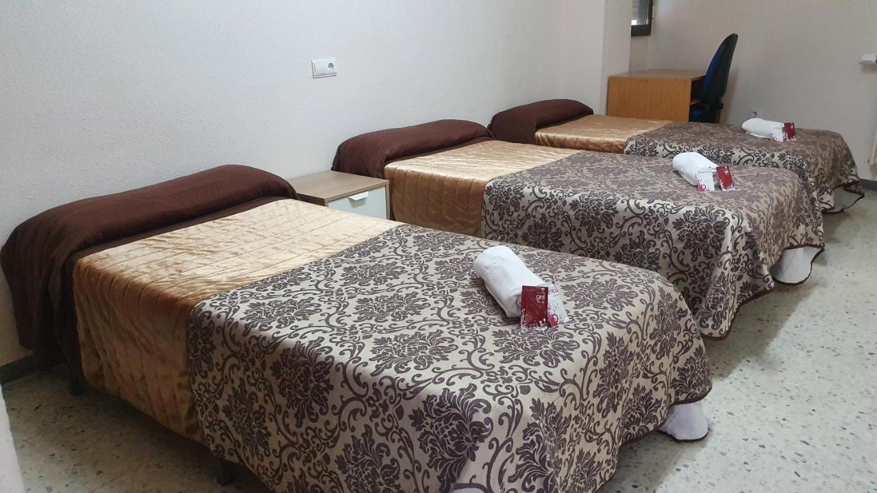 Albergue Peregrinos San Francisco De Asis Леон Екстериор снимка