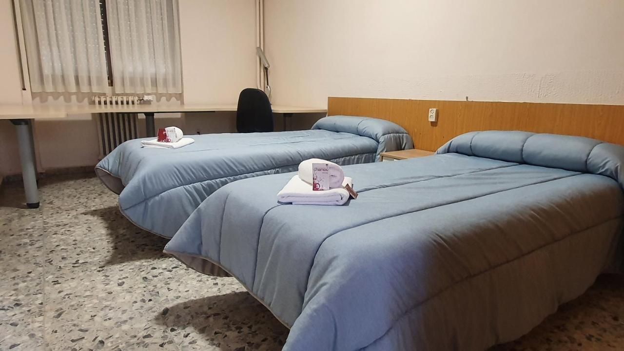 Albergue Peregrinos San Francisco De Asis Леон Екстериор снимка