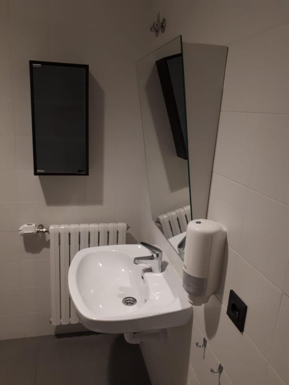 Albergue Peregrinos San Francisco De Asis Леон Екстериор снимка