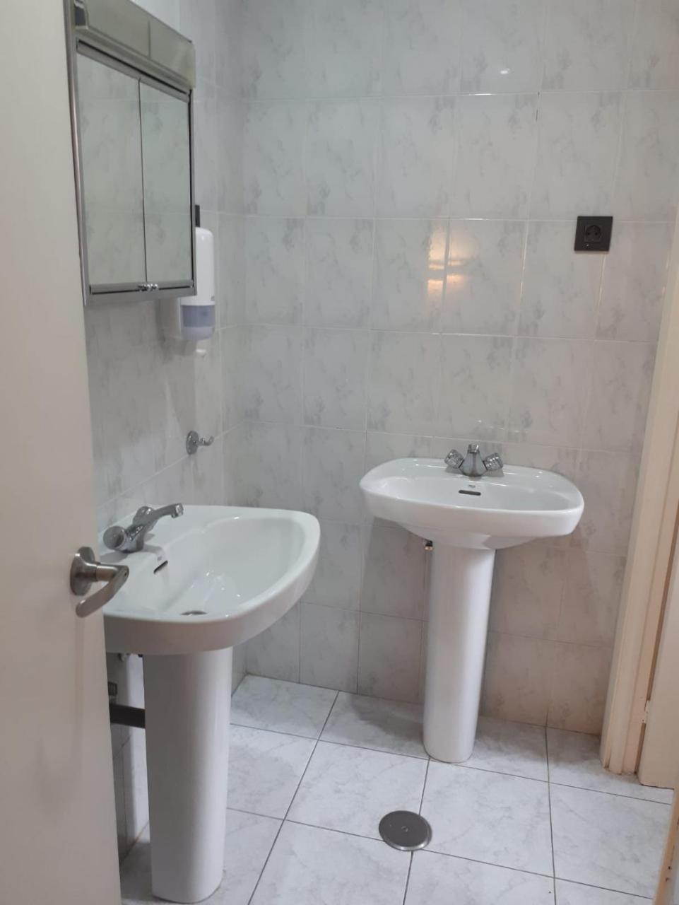 Albergue Peregrinos San Francisco De Asis Леон Екстериор снимка