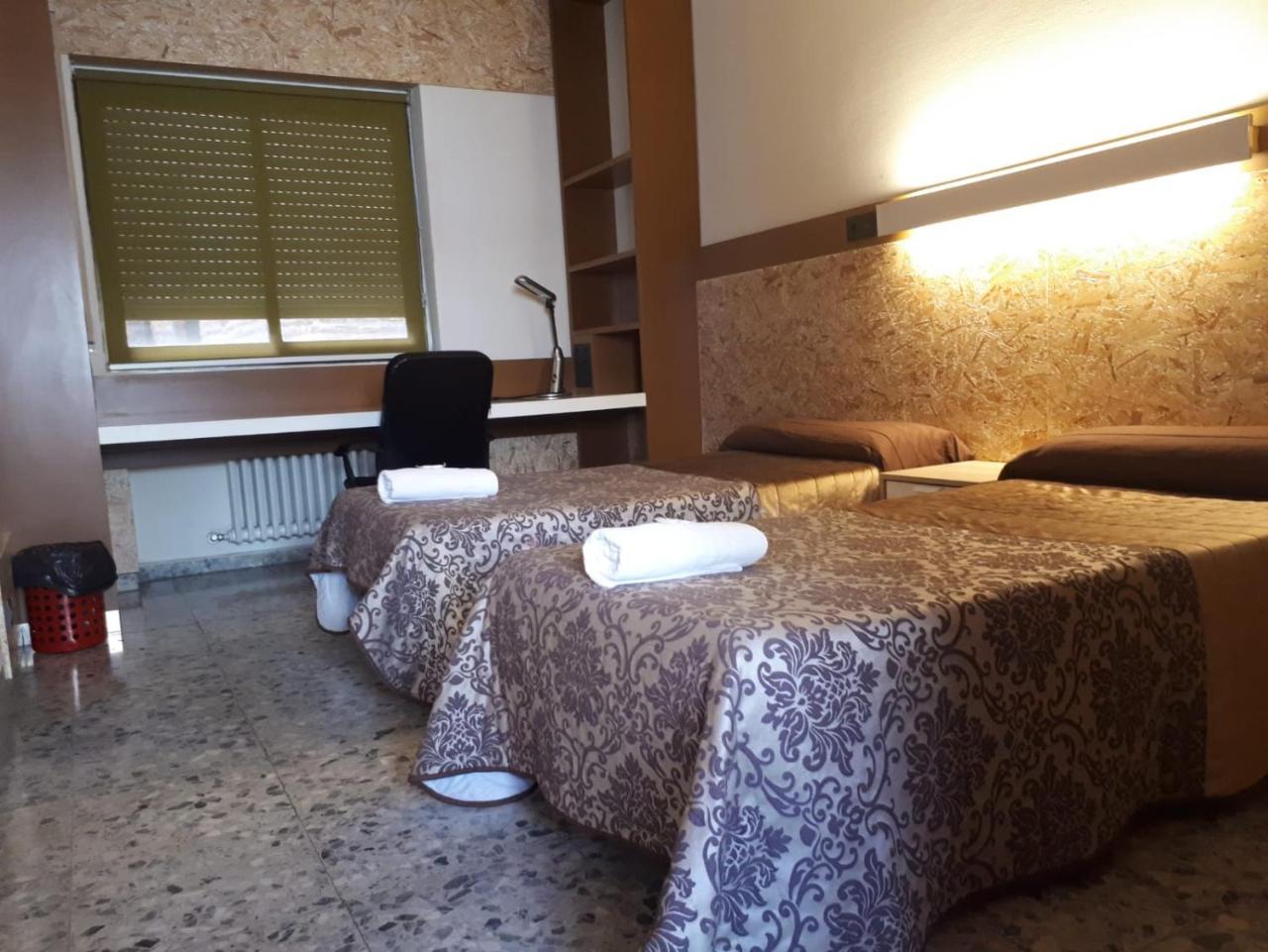 Albergue Peregrinos San Francisco De Asis Леон Екстериор снимка