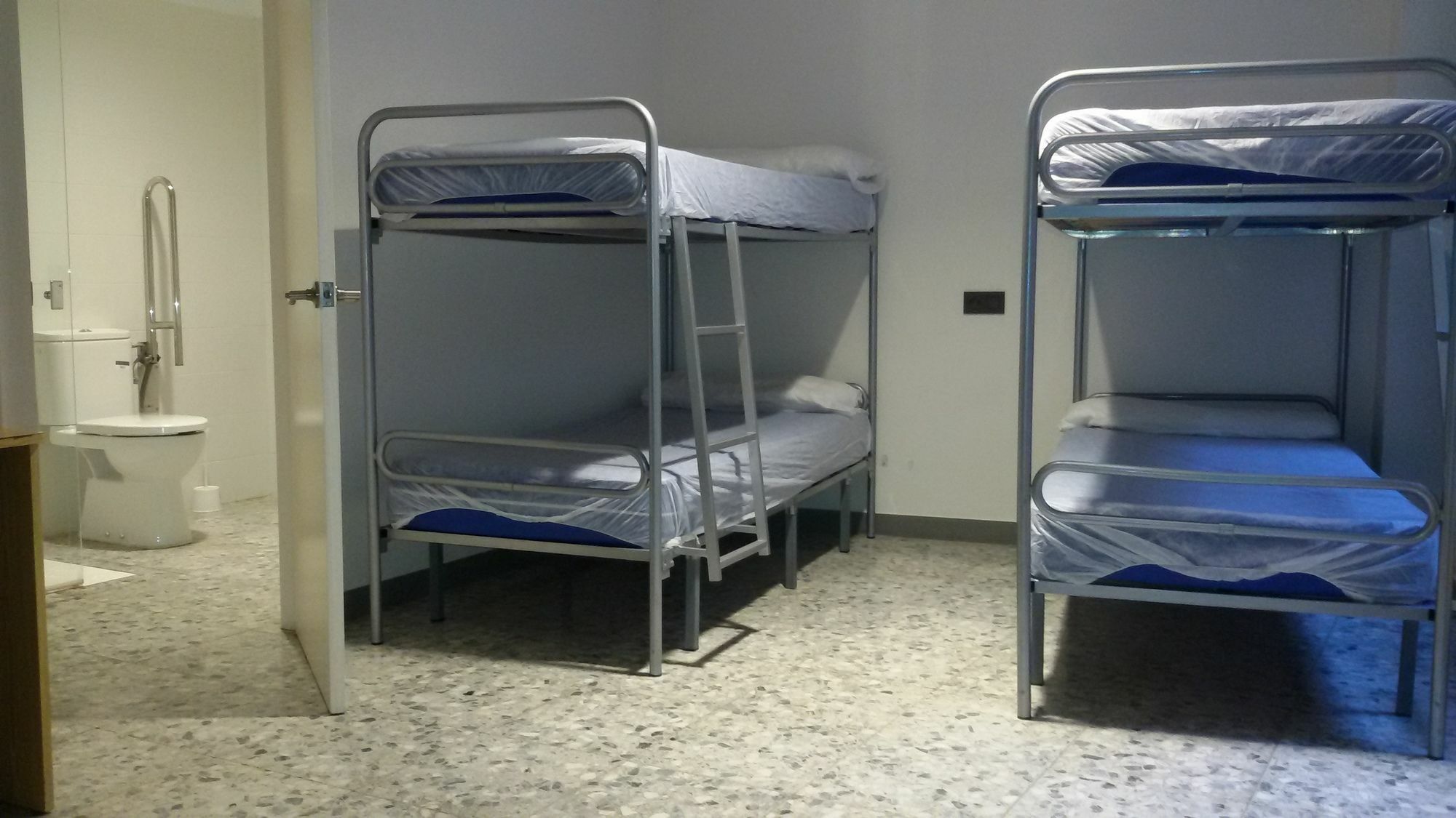 Albergue Peregrinos San Francisco De Asis Леон Екстериор снимка